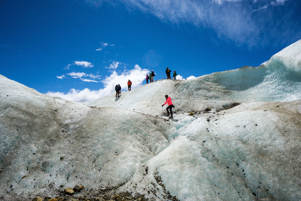 exploradores glacier trekking