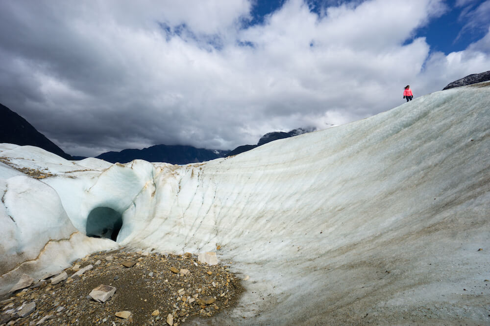 exploradores glacier trekking