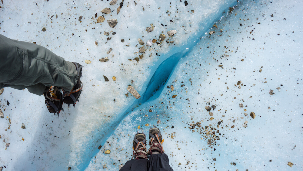 exploradores glacier trekking