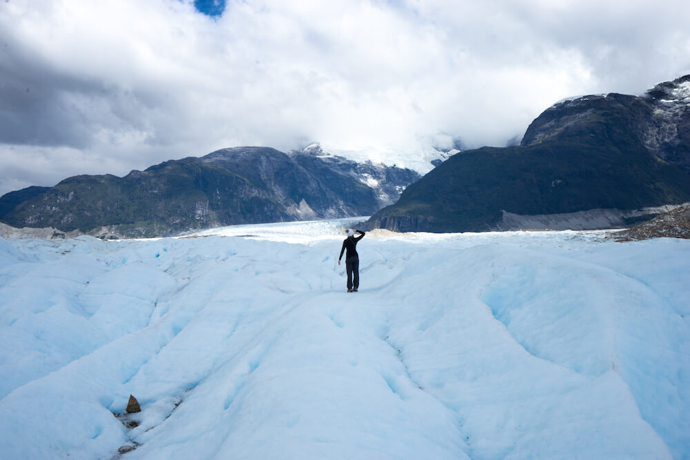 exploradores glacier trekking