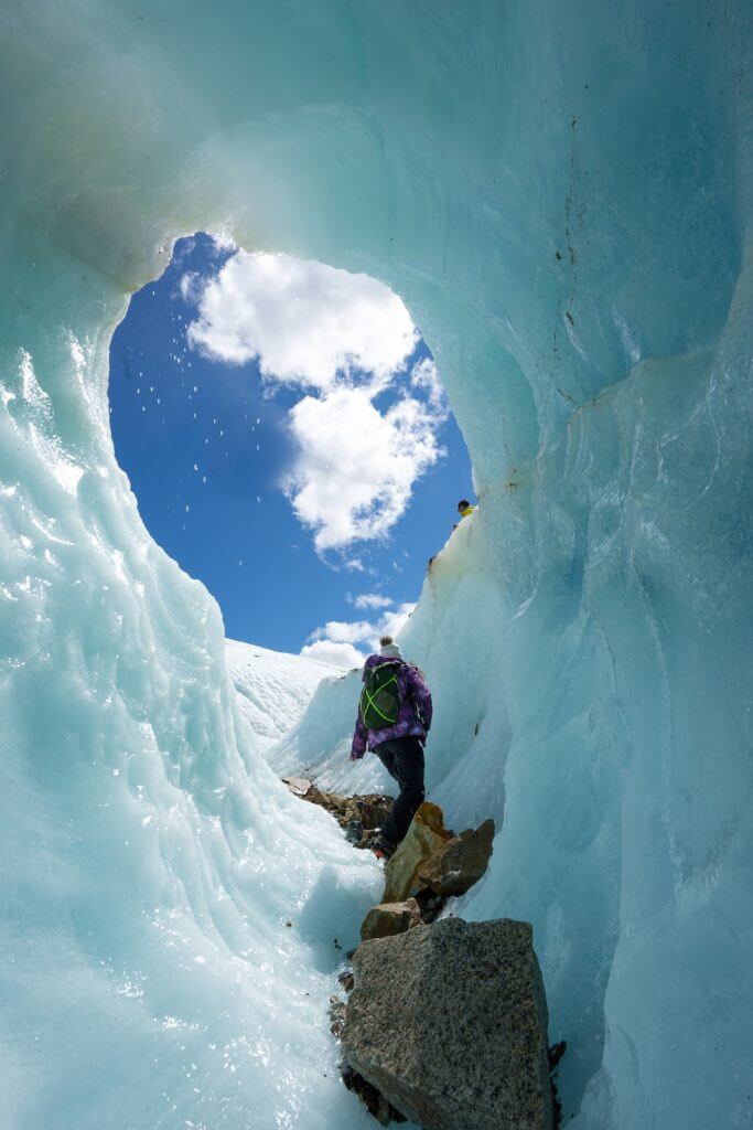 exploradores glacier trekking