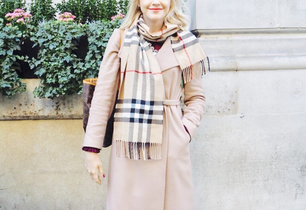 how to tie a scarf