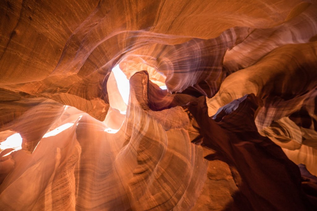 upper vs lower antelope canyon