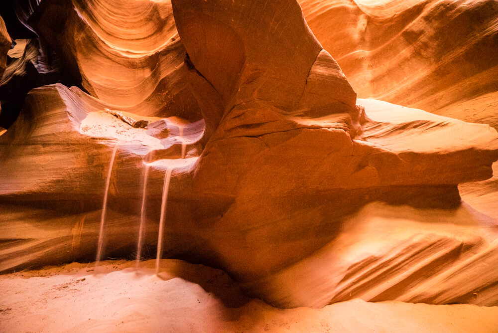 upper vs lower antelope canyon