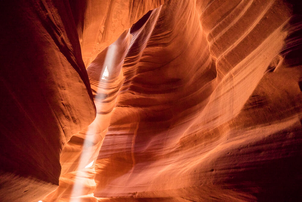 upper vs lower antelope canyon