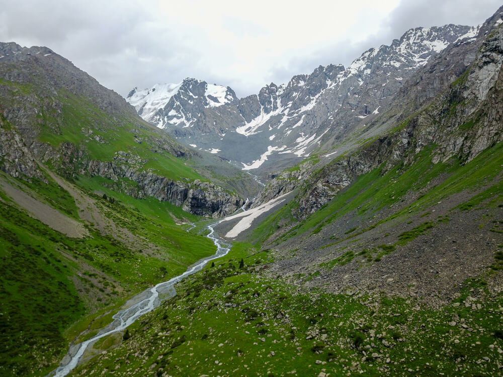 trekkking tian shan mountains