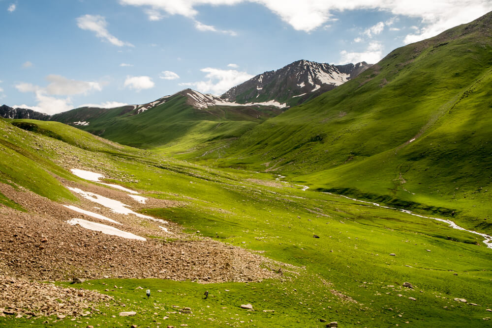 trekkking tian shan mountains