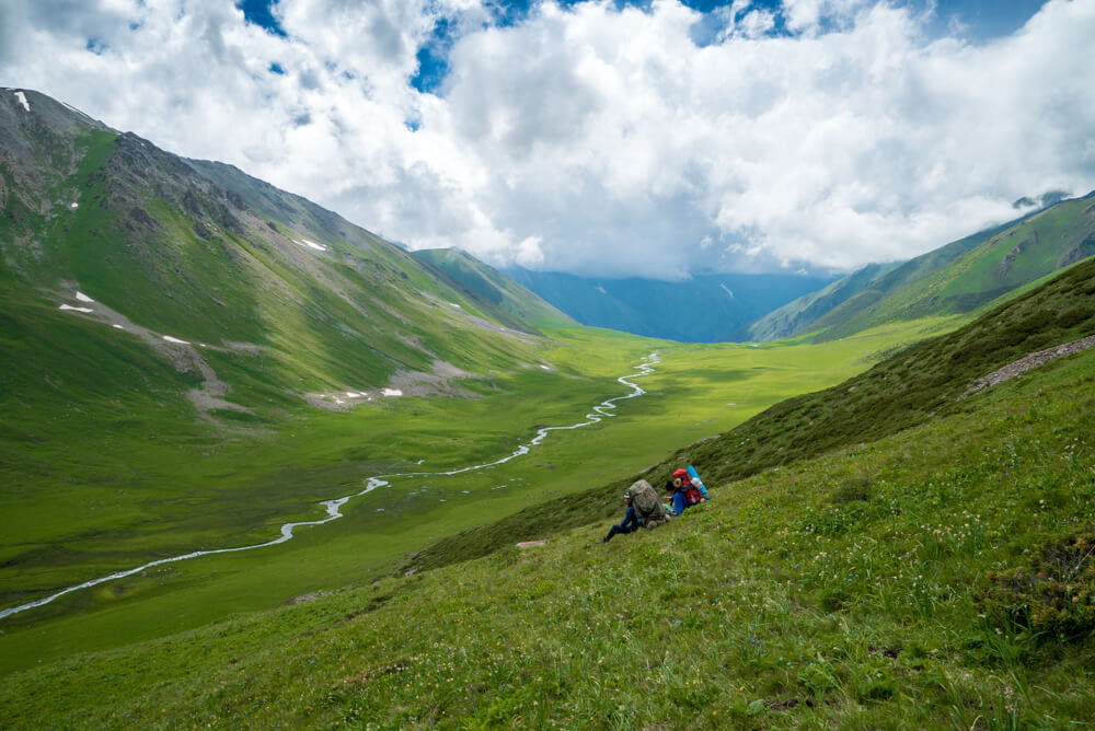 trekkking tian shan mountains