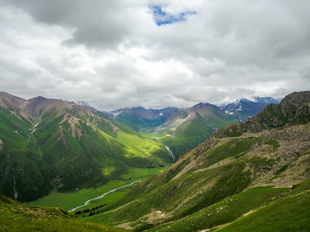 trekkking tian shan mountains