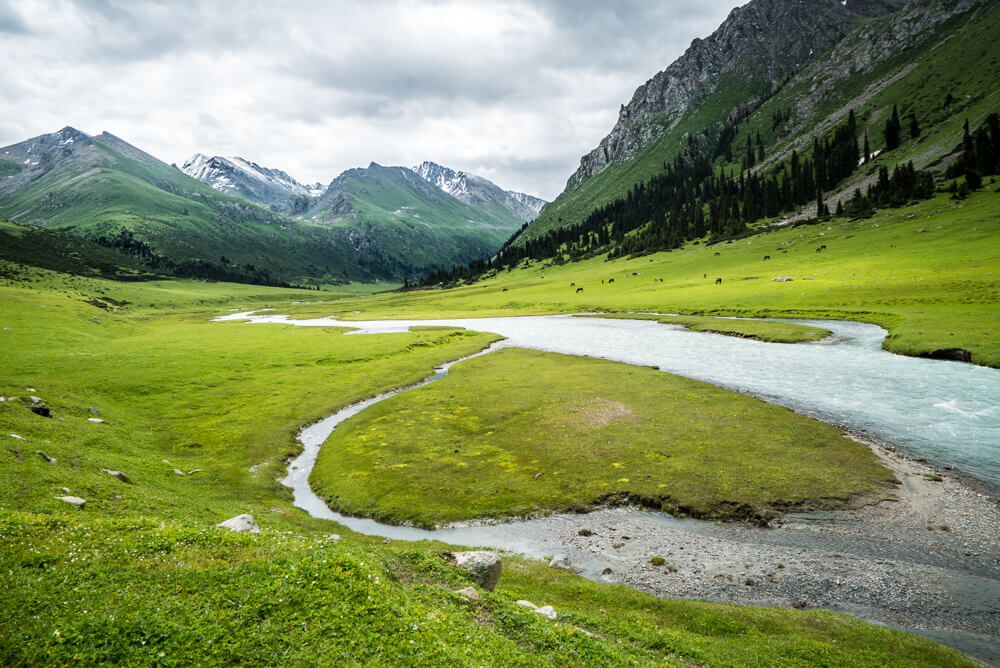 tips trekking kyrgyzstan