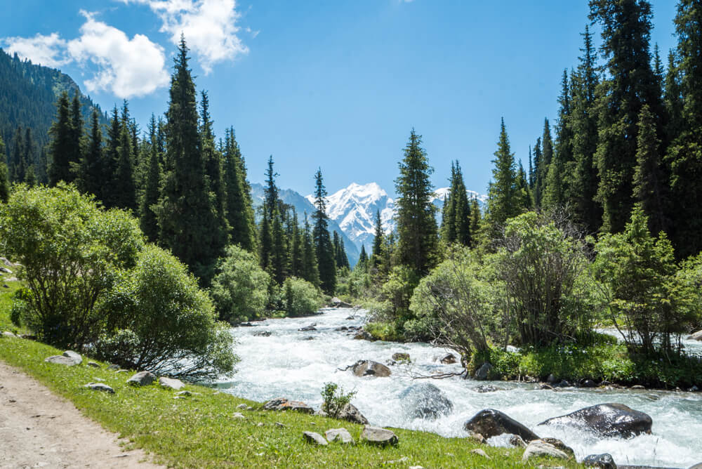 trekkking tian shan mountains