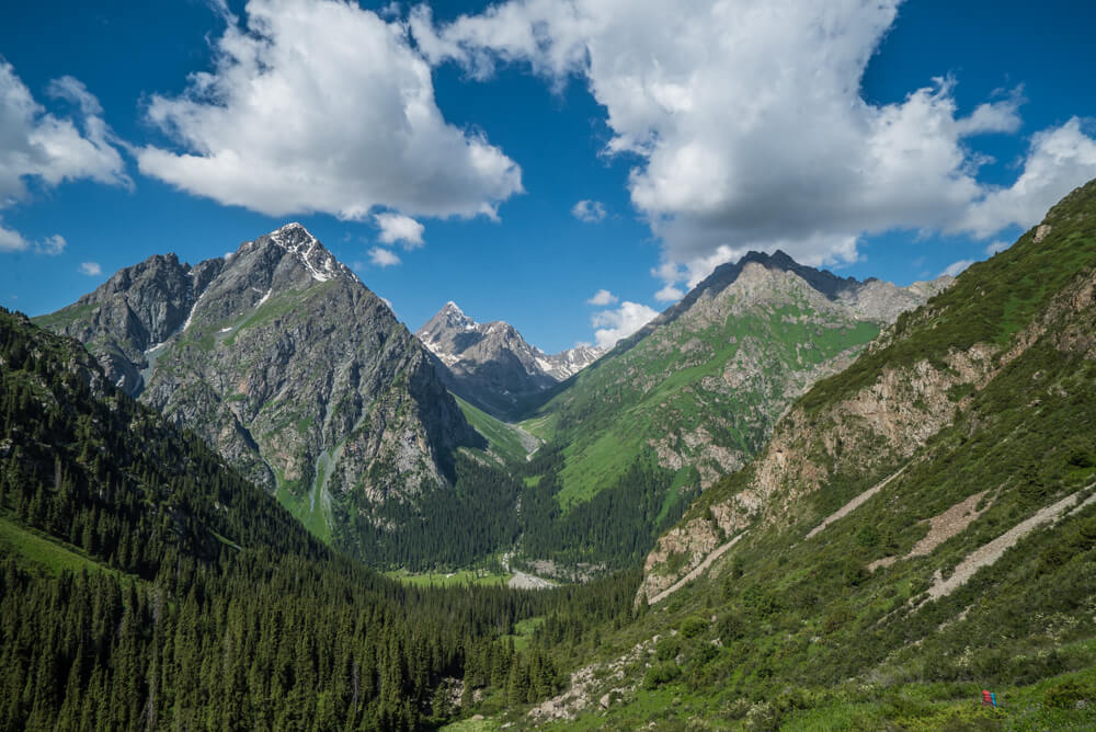 trekkking tian shan mountains