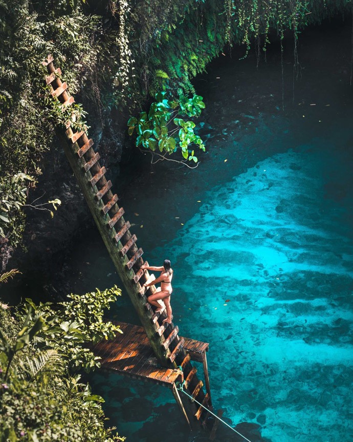 10 top things to do in Samoa - To Sua Ocean Trench wooden ladder