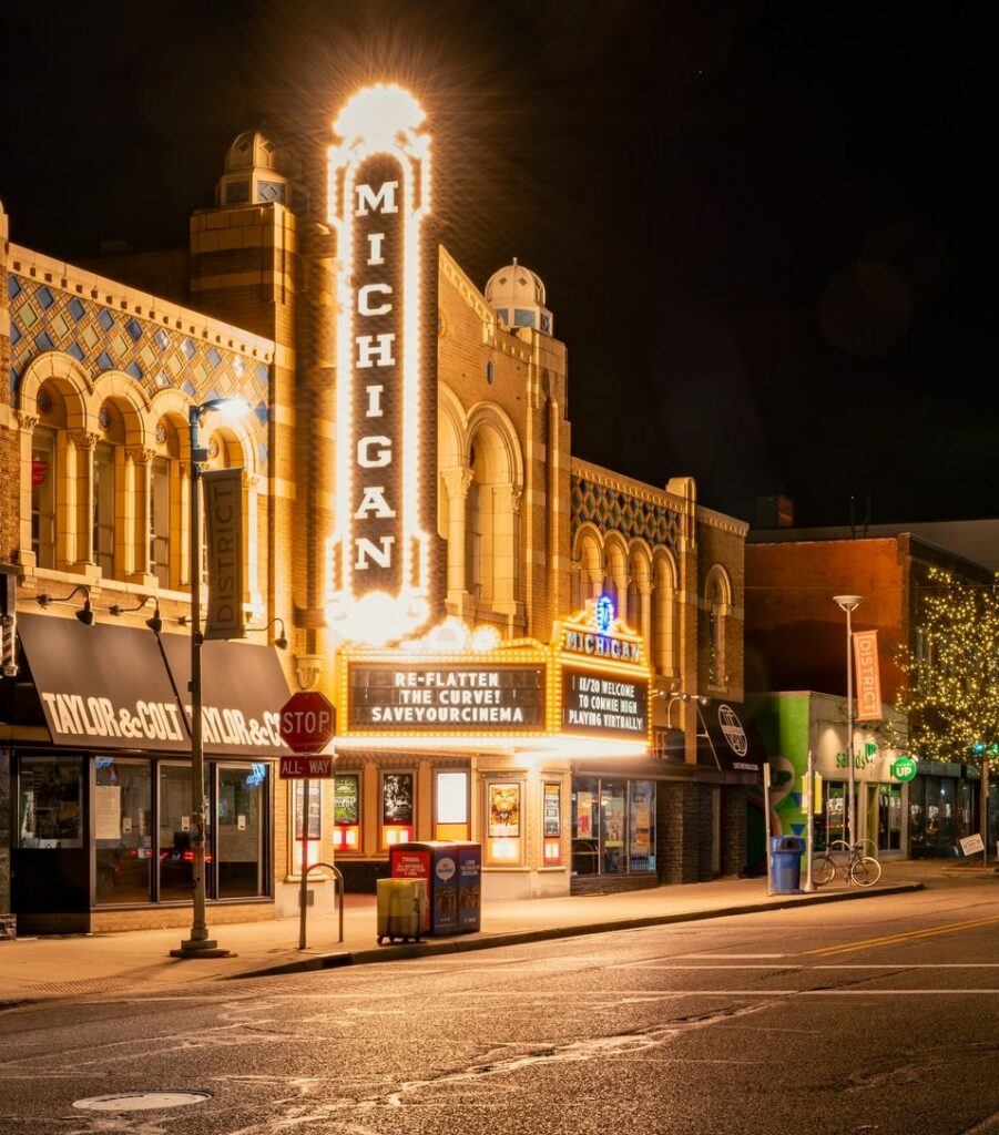 tourist cities michigan