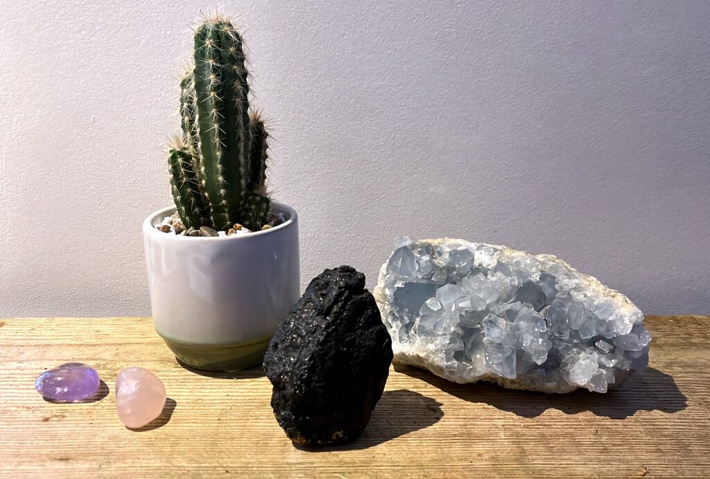 how to meditate with crystals