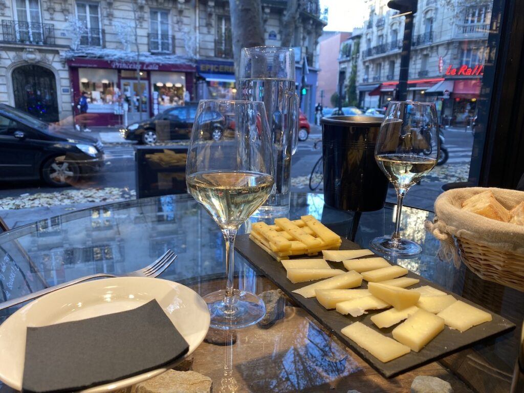 solo female travel Paris