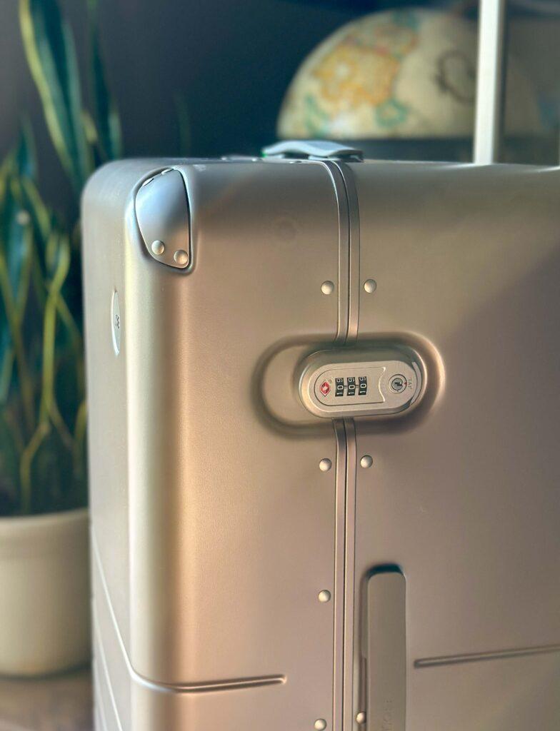 monos luggage review