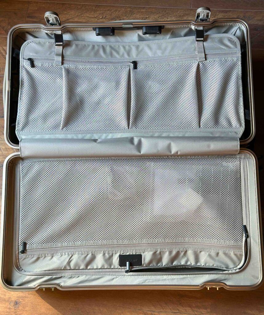 monos luggage review